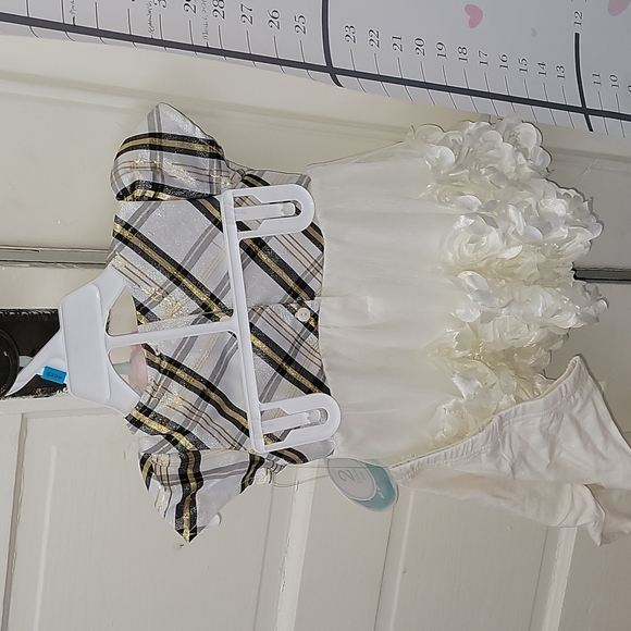 Nannette Dress and Leggings - Picture 3 of 5